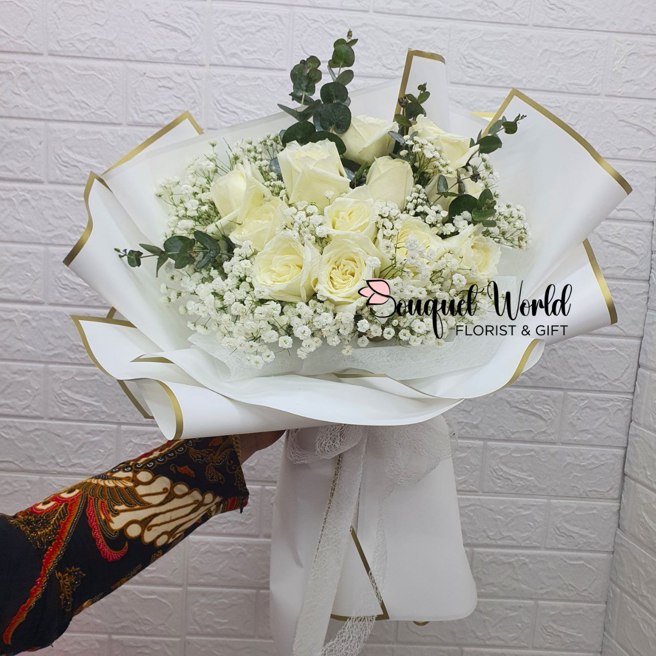 BW02 WHITE ROSE BOUQUET