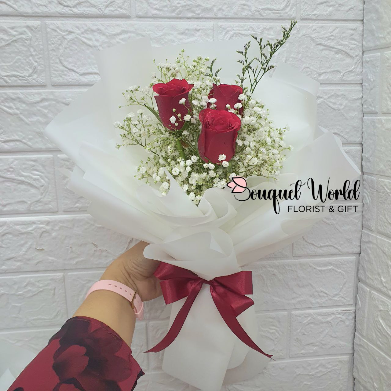 BW05 RED ROSE IN WHITE BOUQUET